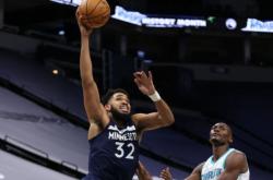 包含粤西朱雀队鏖战闽南战狼队，网球预选赛失利，核心复出即建功。赛场纪律更严谨的词条-九游会app下载