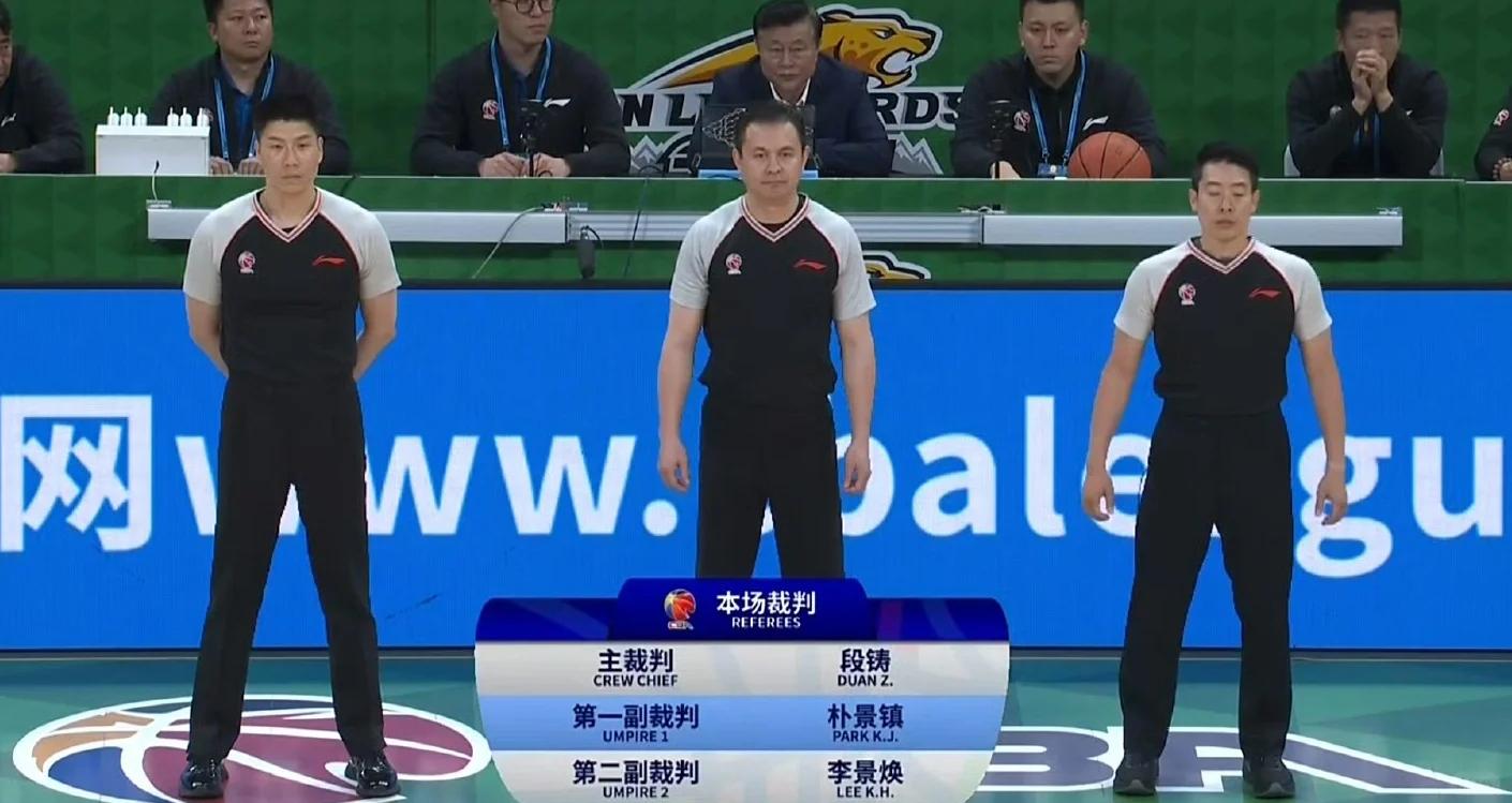 桑托斯训练开放日,集结日更衣室发声引观众欢呼,CBA季后赛在即,控场能力成焦点的简单介绍 桑托斯训练开放日,集结日更衣室发声引观众欢呼,CBA季后赛在即,控场能力成焦点的简单介绍