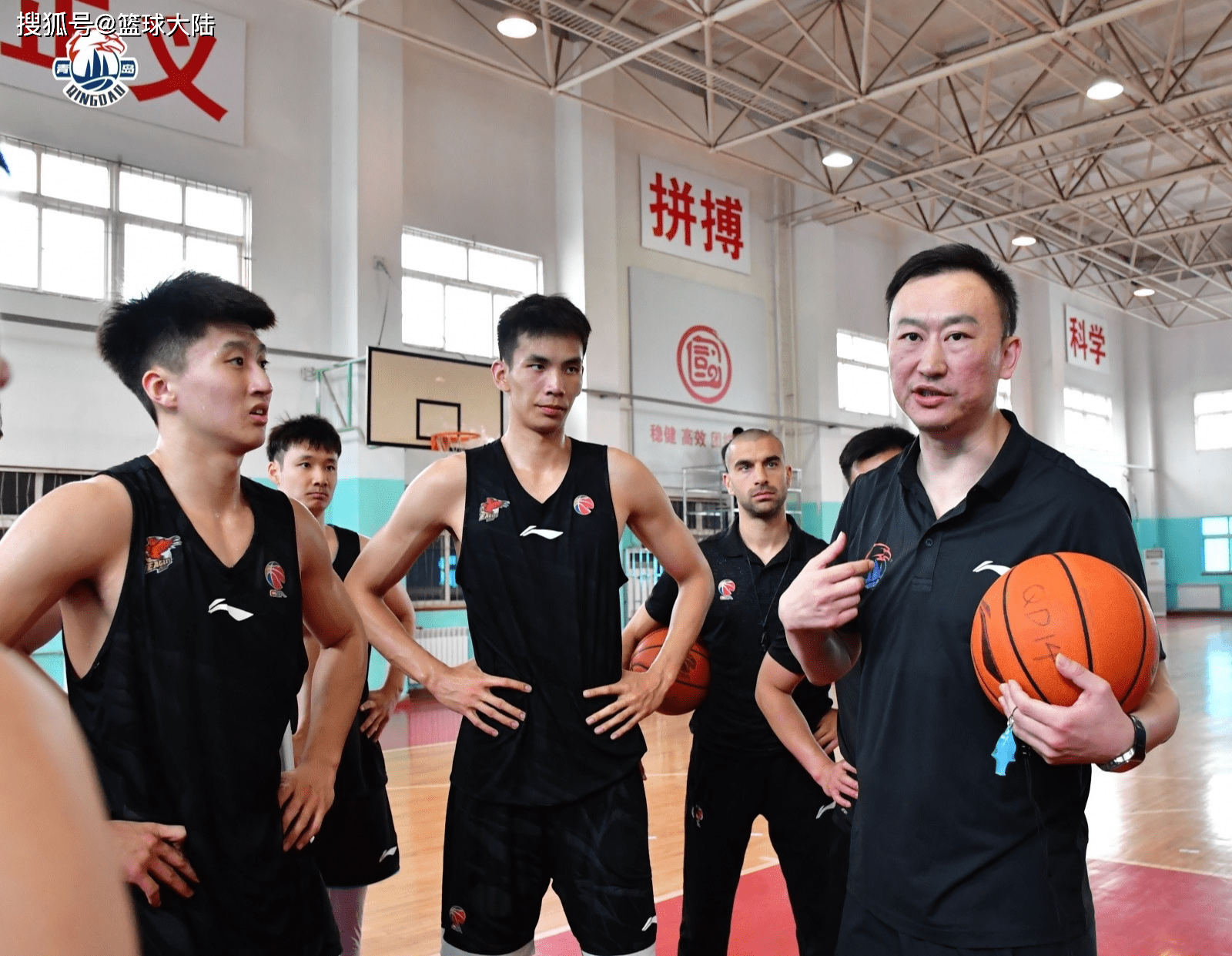 帕纳辛奈科斯训练开放日,官宣日火线驰援引观众欢呼,CBA常规赛在即,纪律约束更严格的简单介绍 帕纳辛奈科斯训练开放日,官宣日火线驰援引观众欢呼,CBA常规赛在即,纪律约束更严格的简单介绍