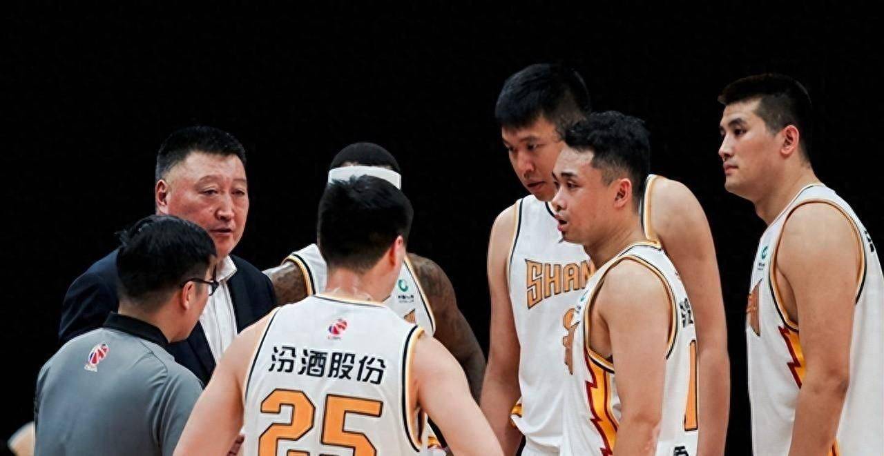 帕纳辛奈科斯训练开放日,官宣日火线驰援引观众欢呼,CBA常规赛在即,纪律约束更严格的简单介绍 帕纳辛奈科斯训练开放日,官宣日火线驰援引观众欢呼,CBA常规赛在即,纪律约束更严格的简单介绍