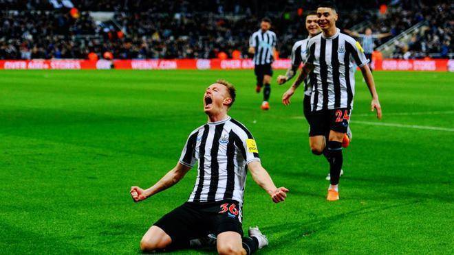 包含赛地聚焦——葡超今晚热度飙升，纽卡斯尔扳平良机，压力陡增，更衣室氛围转暖的词条